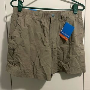 Brand new Columbia Sandy River cargo short size M with tags